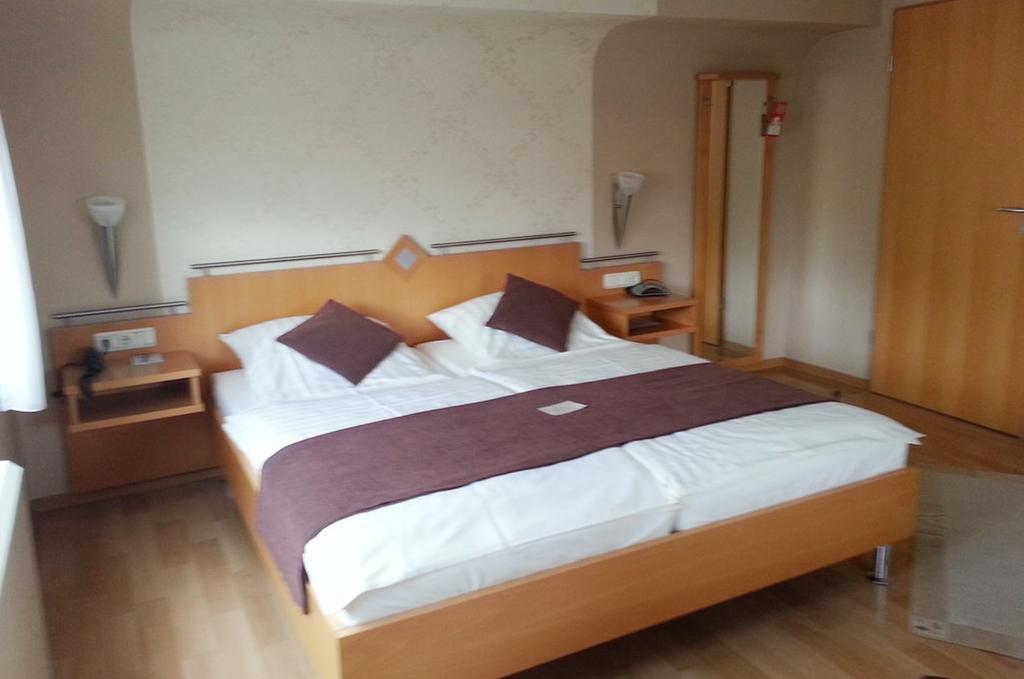 Garni Haus Weiskopf Hotel Трир Екстериор снимка